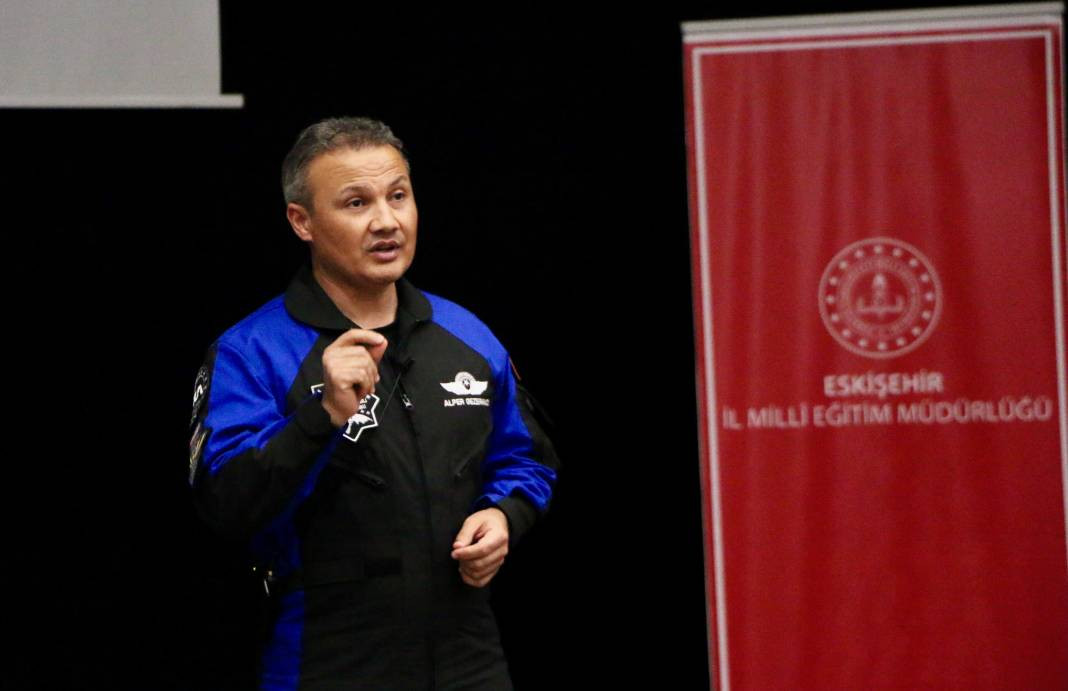 Türkiye'nin ilk astronotu Gezeravcı Eskişehir'de öğrencilerle buluştu - Resim: 21